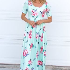 🆕 Floral maxi dress